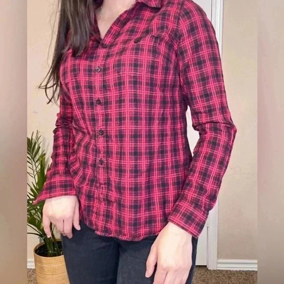 UNTUCKit Red and Navy Women’s Plaid Button Down Flannel Shirt Size 10 - Picture 4 of 4